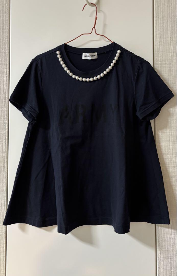 

[USED] ARMY T-shirt with pearl necklace, navy