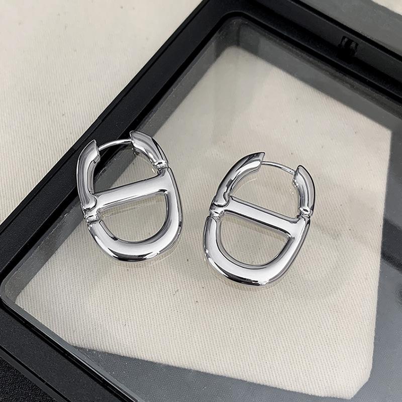 Unique Hollow Pig Nose Earrings Women s Simple Fashionable Creative Plated Needle Ear Studs Geometric Trendy Earrings серебряный