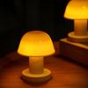 מנורת פטרייה LED מיני יצירתית מופעלת בסוללה ניידת לחדר שינה בית קפה עיצוב הבית מתנה