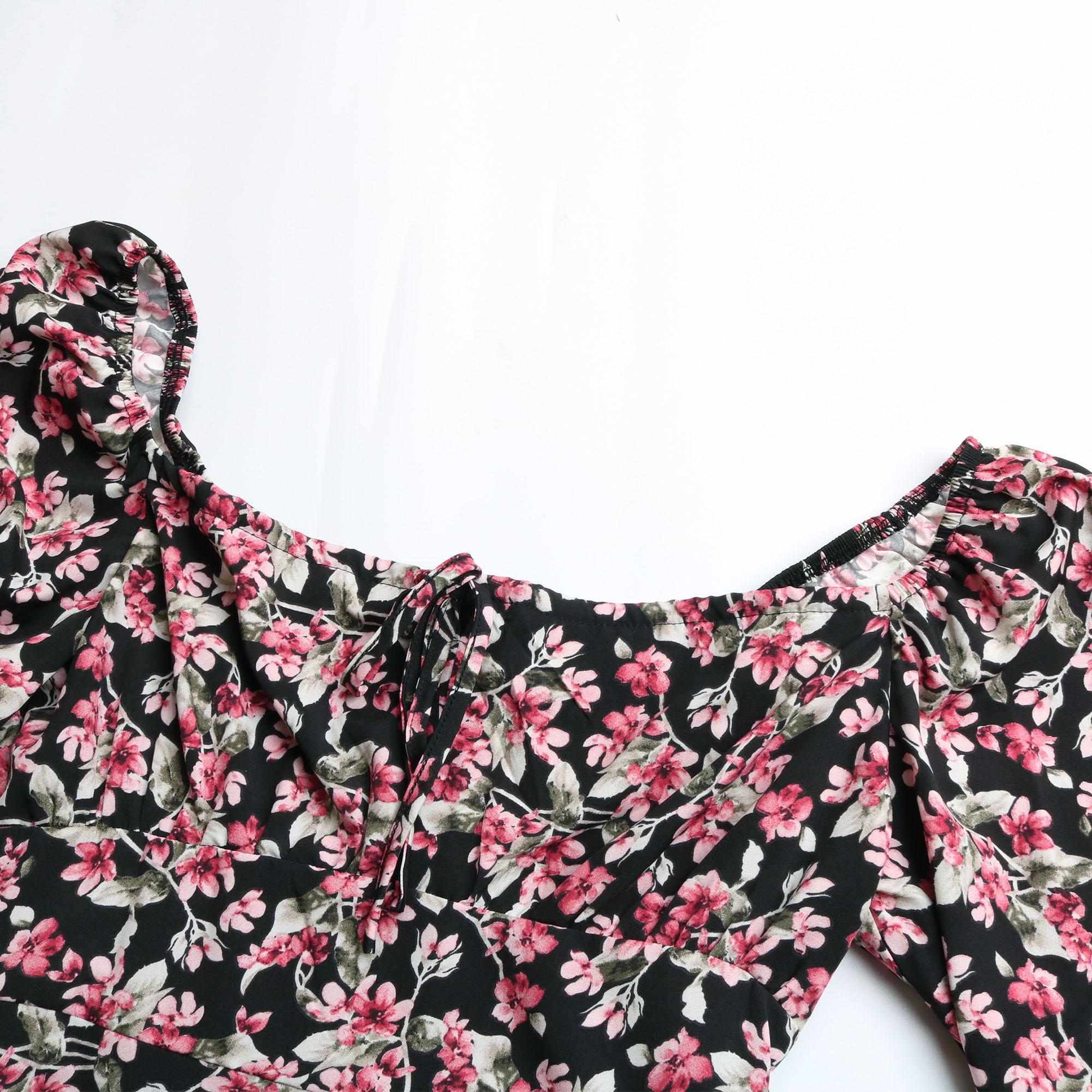 Женское платье с открытой спиной и квадратным вырезом — фото 9