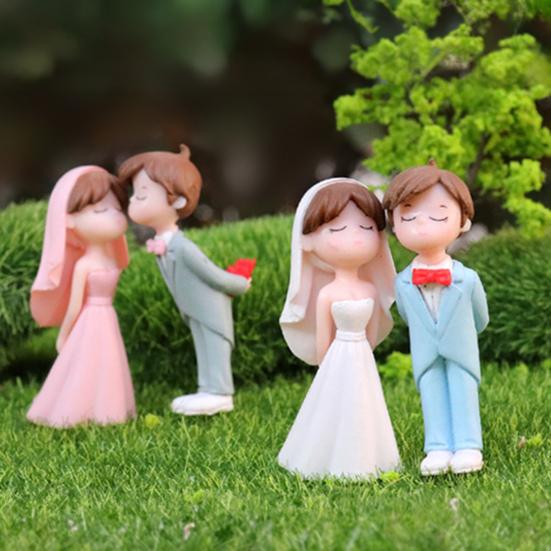 1 Pair Miniature Wedding Cake Toppers Mini Bride Groom Figurine Romantic Kissing Couple Resin Statue for Anniversaries Engagement Party Bridal Shower