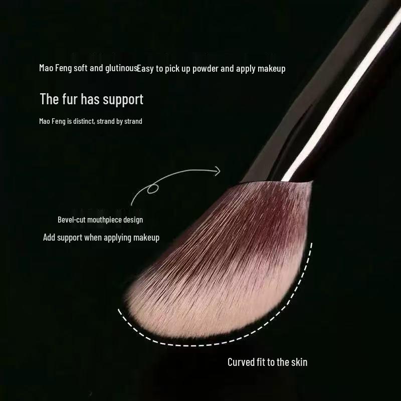 Portable Sloped Blush Brush for Natural Makeup