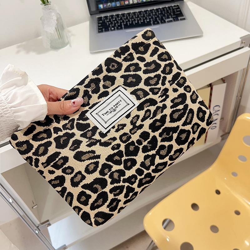 

Makeup Bag Portable Storage Bag Skincare Bag Toiletry Bag Simple Travel Versatile Handbag 1PCS коричневий