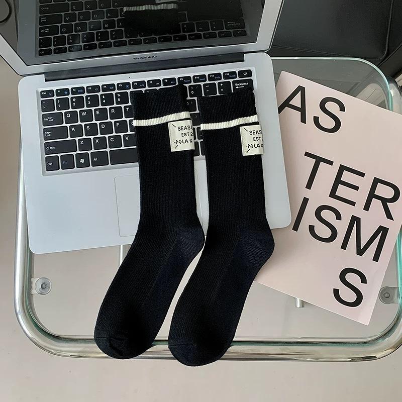 College-Stil Personalisierte Stoffetikett Damensocken, Mittelhohe Socken, Doppelnadel-Wollsocken, Lange Socken, Stapel