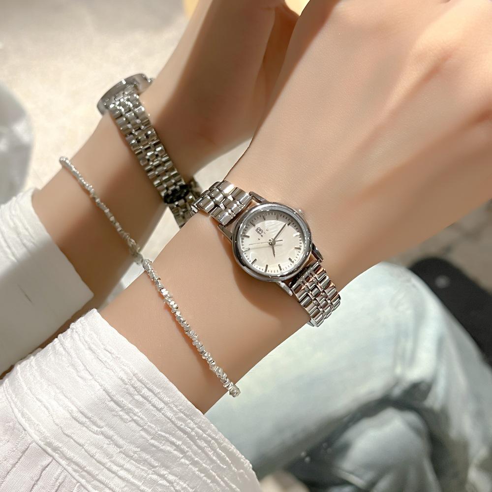 

Минималистичные женские часы-комьютер с перламутровым циферблатом