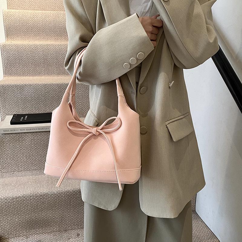 Foreign trade super fire niche bag women's 2025 new high-end sense versatile single shoulder underarm bag work portable small bag