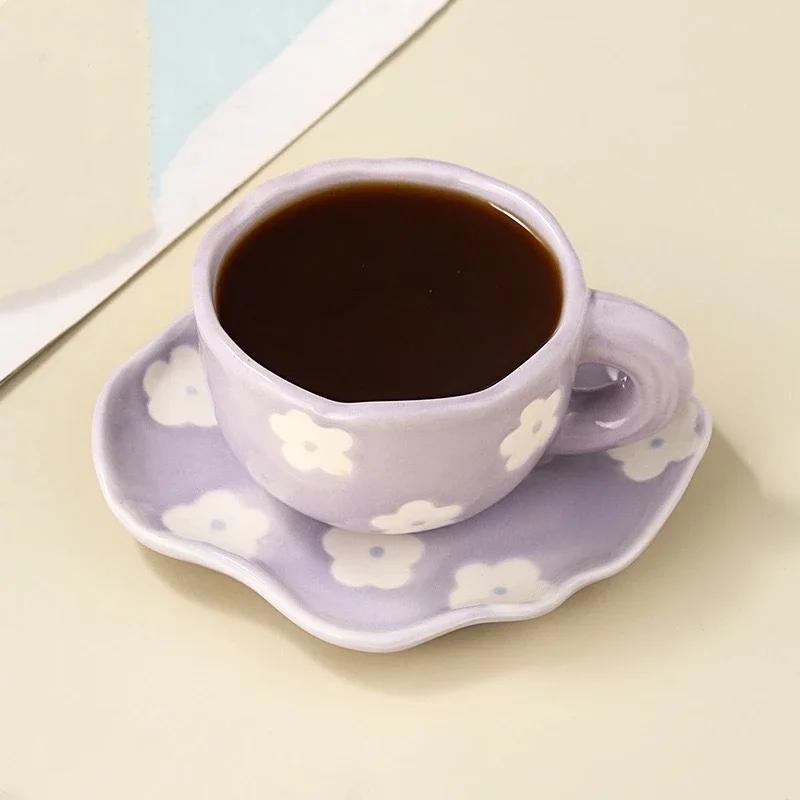 Keramisk kaffekrus og tallerkensett Håndklemming Uregelmessig søtt mønster Melkejuice Ettermiddagste Vannkopp Jente Blomst Tekopp