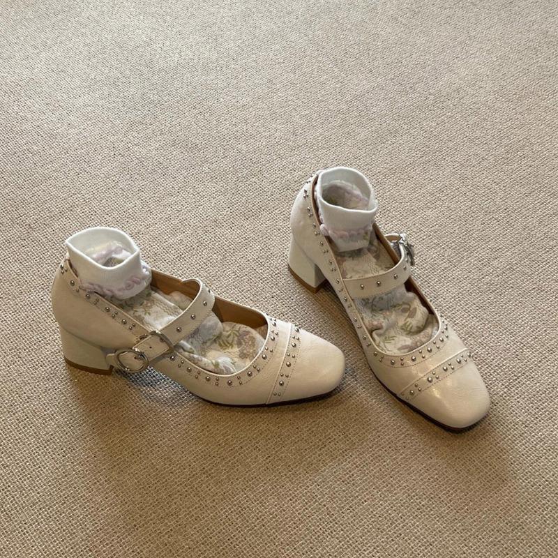 Versatile Rivet Commuter Shallow Mouth Single Shoes Women's Leather Thick Heel Retro Word Belt Mary Jane Shoes
