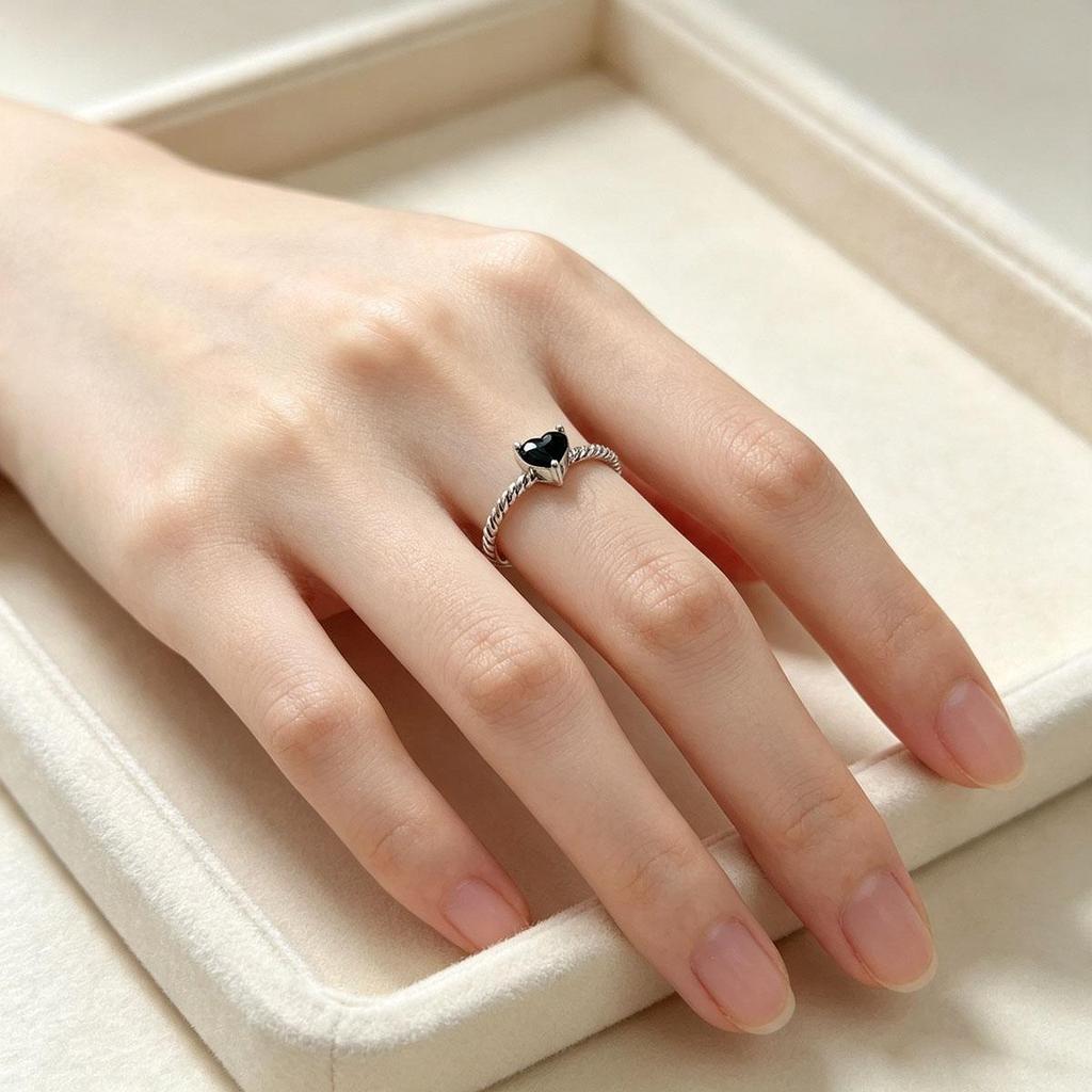 Black Heart Twisted Ring for Women, New Style Daily Trend Minimalist Design Temperament Versatile Fashion Personality Cold Style