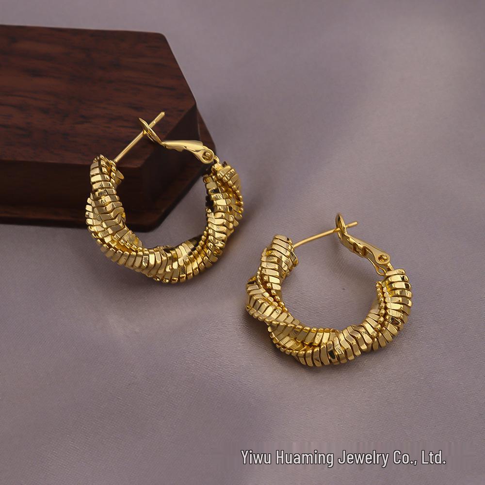 Exaggerated Gold C-Shaped Earrings: European & American Style Niche Design with Heavy Industry Influence