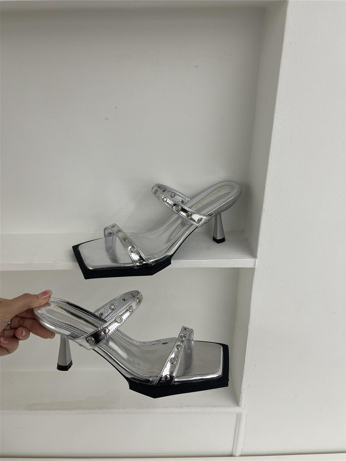 

Дизайнерские сандалии с открытым носком, квадратным носом, тонким каблуком, черные туфли на высоком каблуке, женская обувь, ретро сандалии с заклепками 39 серебряный