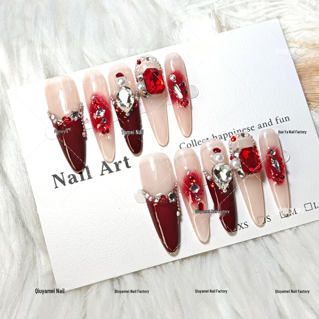 

Длинные красные французские омбре, носимые ногти в стиле циркониевых бриллиантов Small S