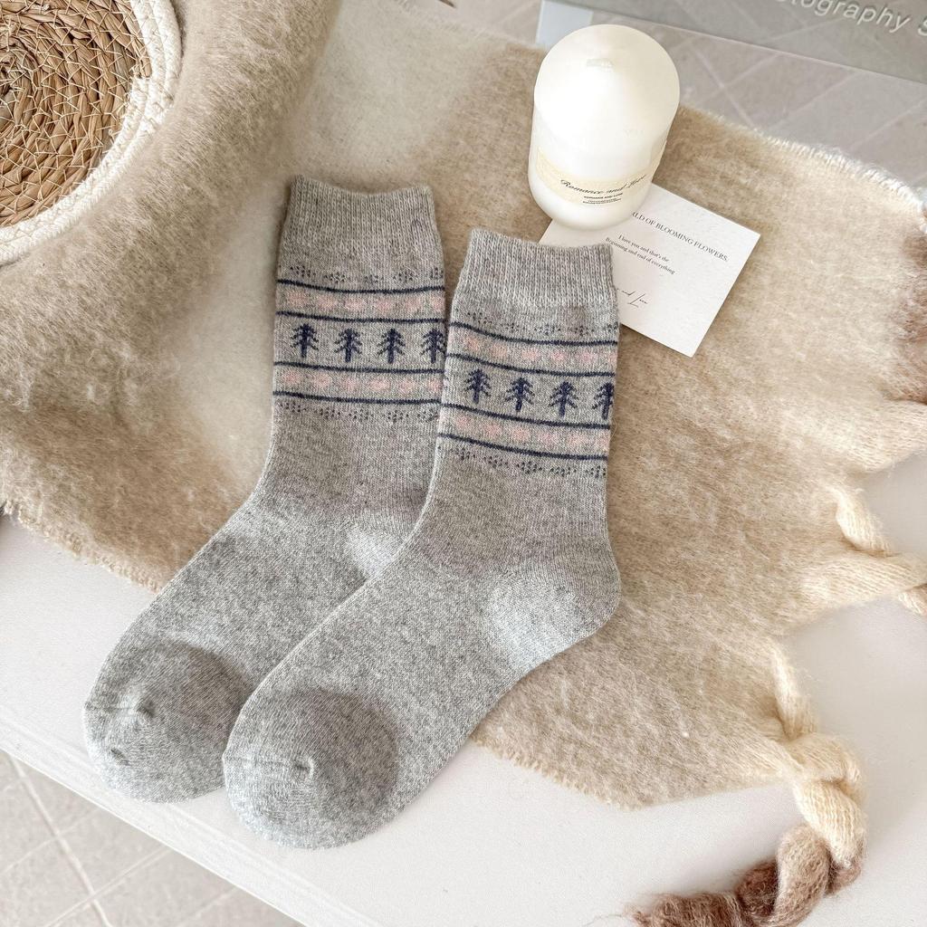 Women's Fair Isle Wool Mid-Calf Socks, Fleece-Lined, Thickened, Retro Christmas Style, Cozy for Autumn and Winter.