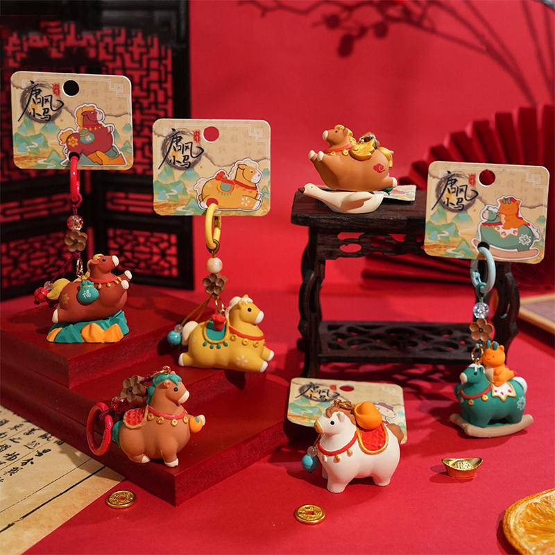 2026 Jahr des Pferdes Maskottchen Schlüsselanhänger Niedlicher Cartoon Nationaler Trend Tierkreiszeichen Pferd Schlüsselanhänger Paar Rucksack Anhänger Neujahrsgeschenk