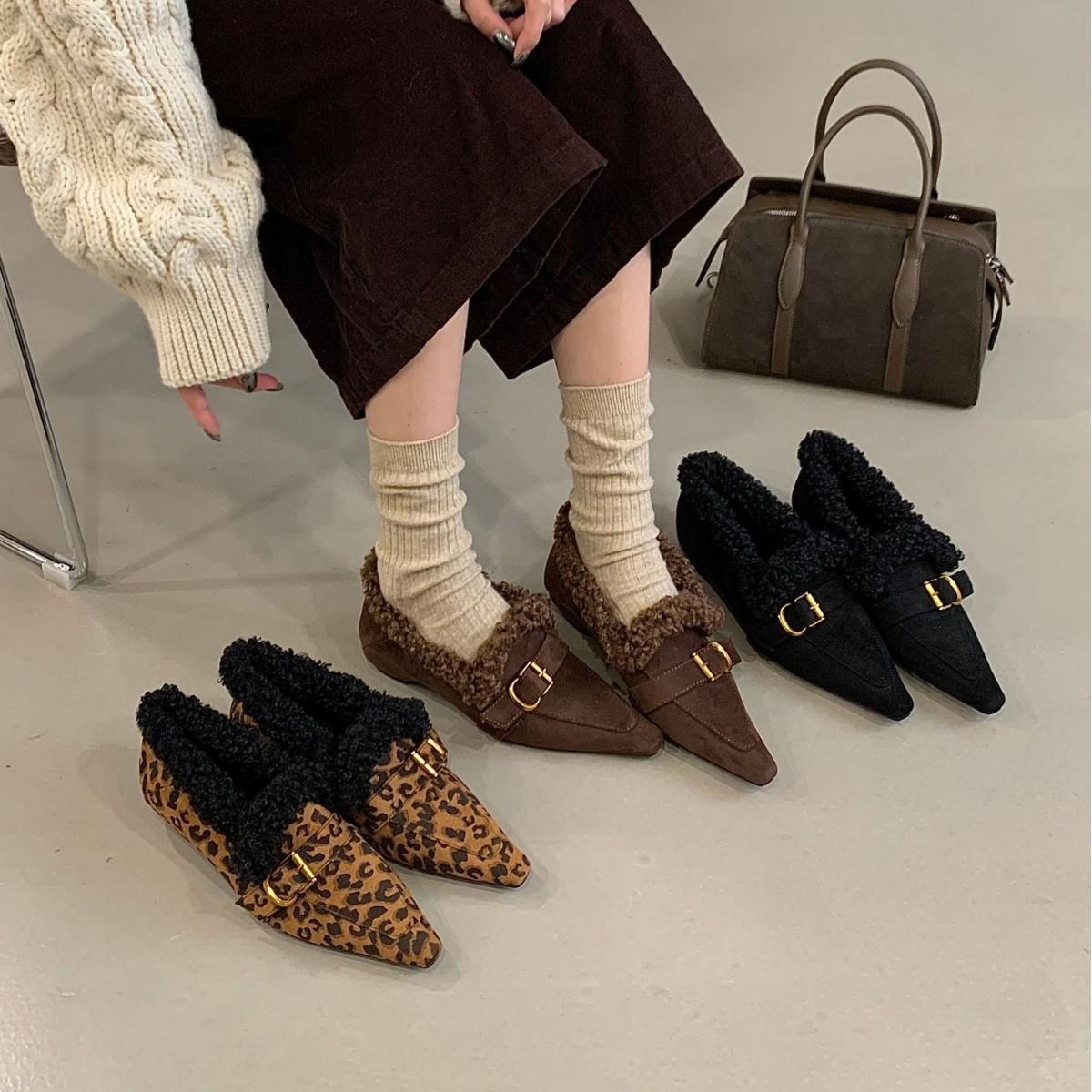 

2025 new pointed inner thick heel one-word buckle versatile commuter soft sole belt buckle foot women s warm single shoes 39 леопардовый
