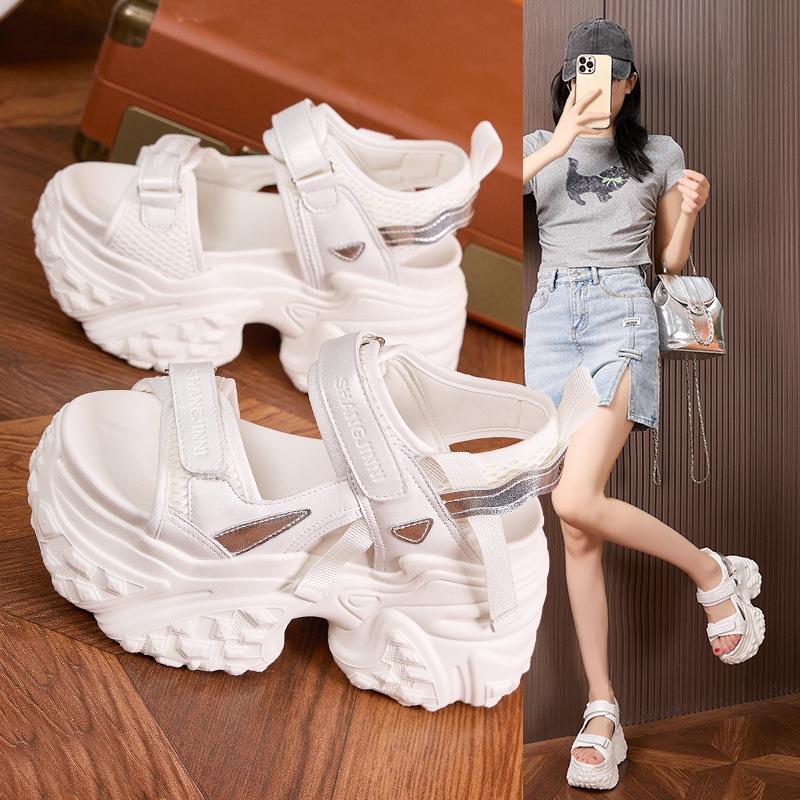 Muffin platform summer sandals women's tide 2025 new Korean version versatile sports casual shoes fashion wear beach shoes