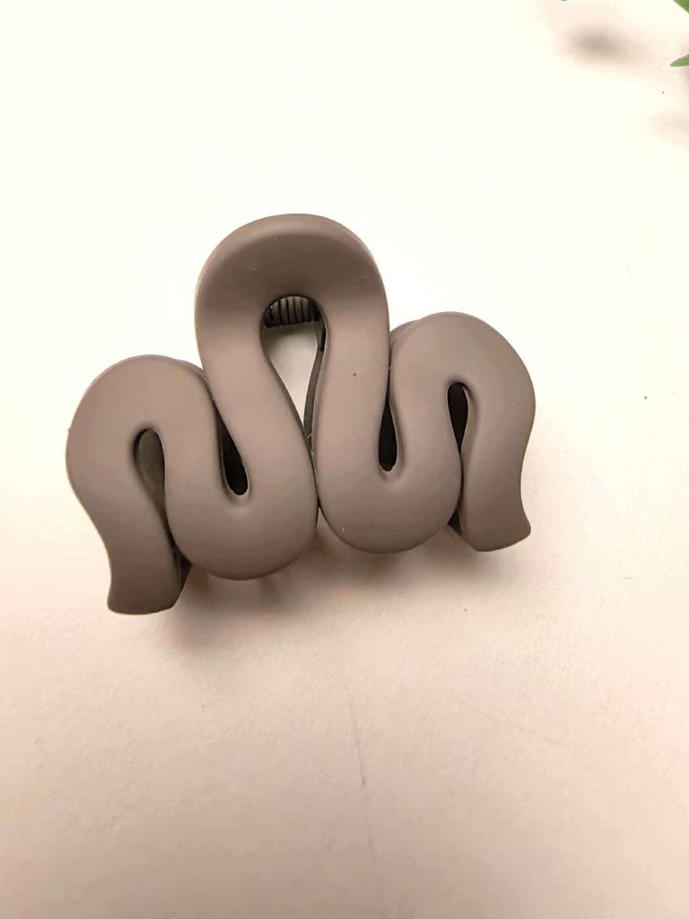 4cm Frosted Milk Coffee Hair Claw Clip for Women’s Updo – Small, Simple, Shark Design