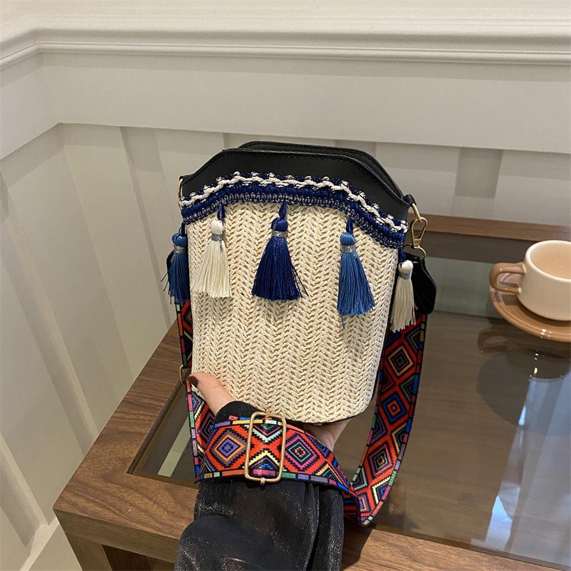 High-End 2025 Women's Ethnic Woven Tassel Crossbody Bucket Bag