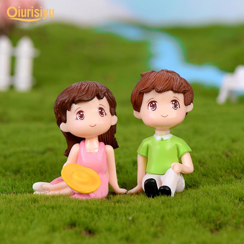 2Pcs Mini Girl Boy Sit Down Look Up Model Figurine