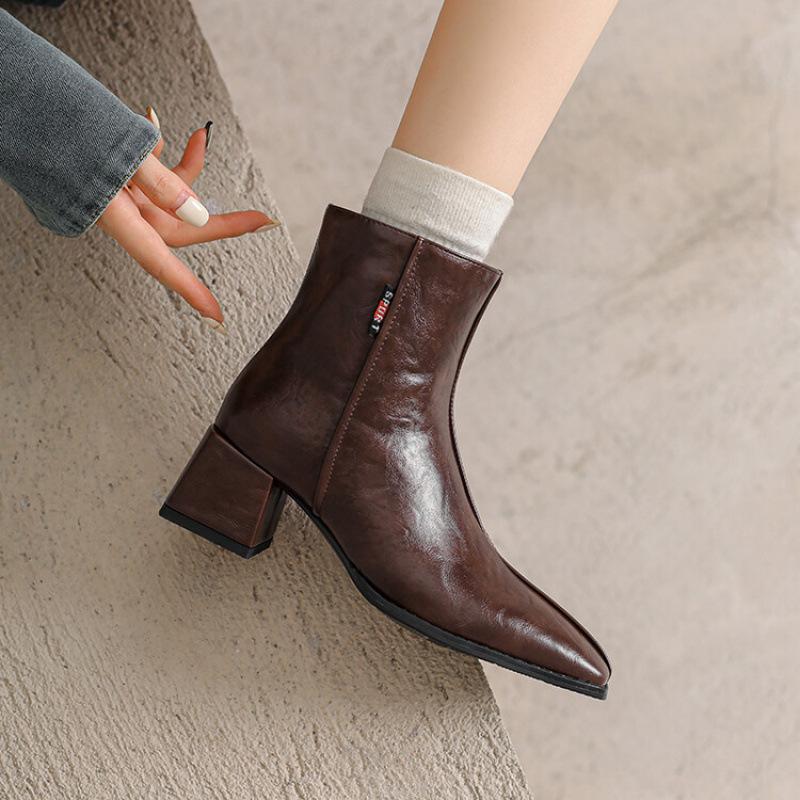 Autumn and winter women's medium boots low heel large size women's boots side zipper solid color square heel square head Korean version of the new med
