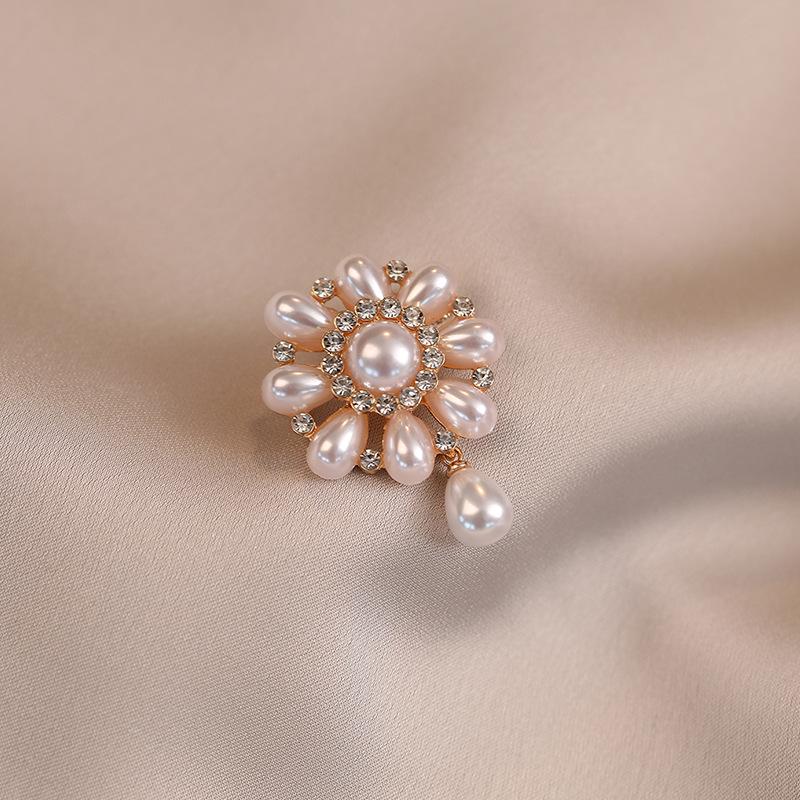 2026 High-End Butterfly Brooch: Elegant Summer Accessory for Shirts and Suits