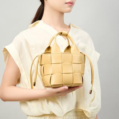 High-quality Leather Woven Bag, New High-end Vegetable Basket, Bucket Bag, Cowhide Niche Single Shoulder Messenger Bag.