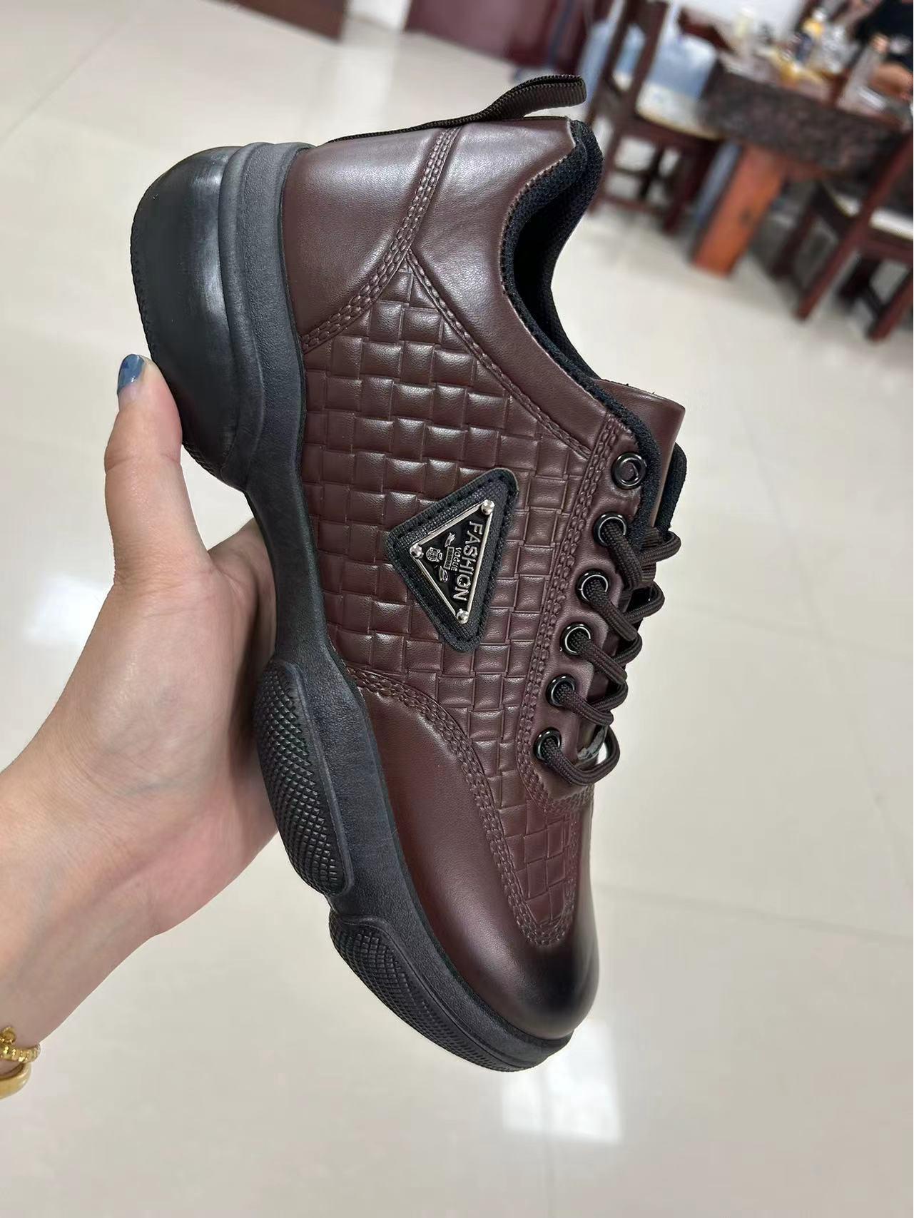 

Мужские легкие дышащие кожаные низкие кроссовки - Осенняя деловая повседневная обувь на шнуровке 41