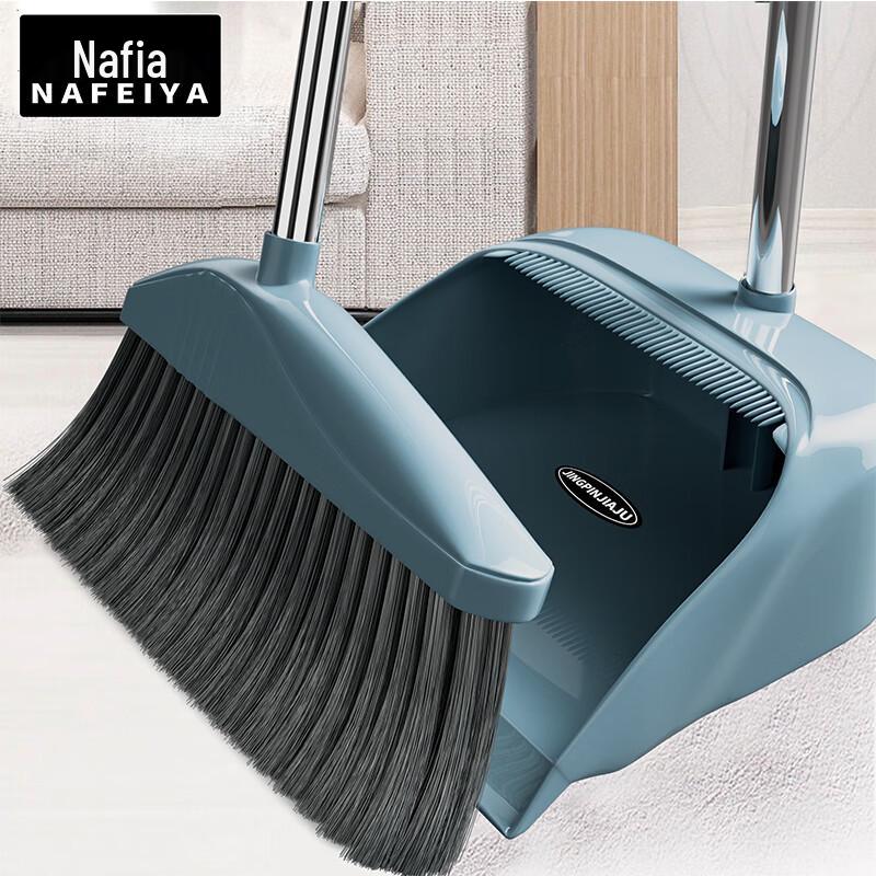 Набор союзнической бытовой метлы и совка