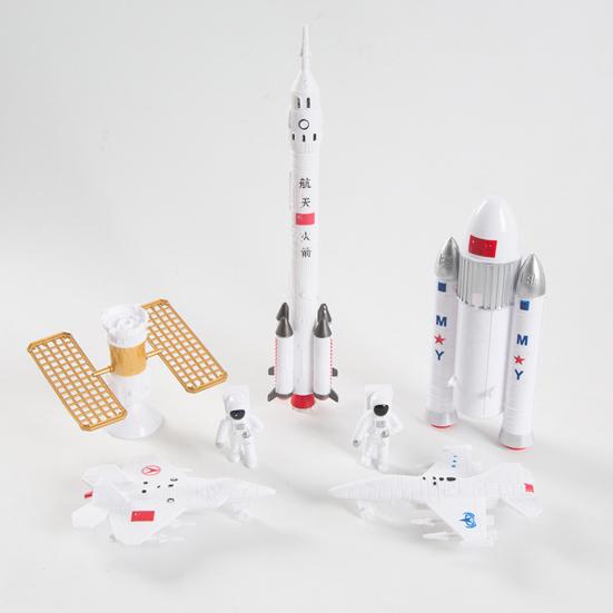 Inovatívna súprava tortových dekorácií Vesmírna stanica Plastové darčeky Sexuálne oblečenie pre dospelých