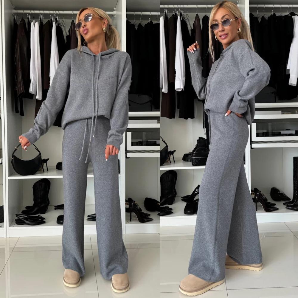 Women's Two-Piece Sweatshirt & Pant Set - Hooded Pocket Pullover with Drawstring Spliced Solid Casual Sporty Pants