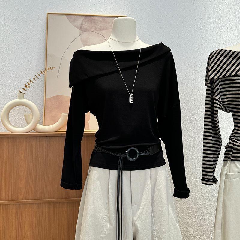 Oversized Womens T Shirt With One Shoulder Neckline And Embroidered Details For Fall 2025 Fashion