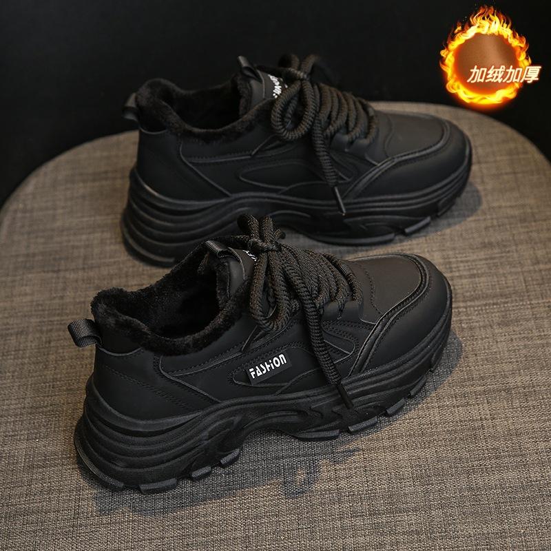 

Наступая на дерьмо, чувствуя себя женская обувь, спортивная обувь, женская зимняя бархатная обувь 2025 года, теплая рабочая обувь из хлопка, увеличение папиной обуви для женщин 34