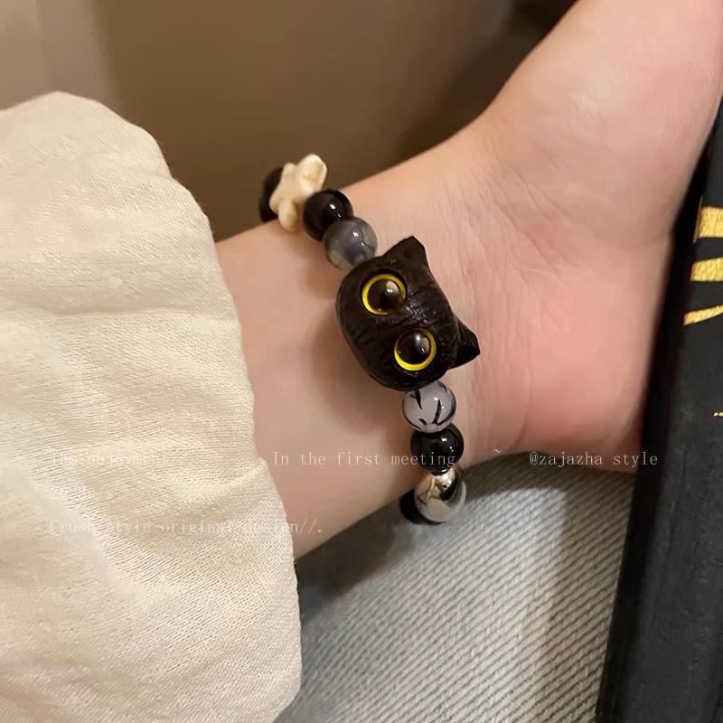 Trendy Cat Bracelet: Sweet & Cool Sandalwood Jewelry for Women