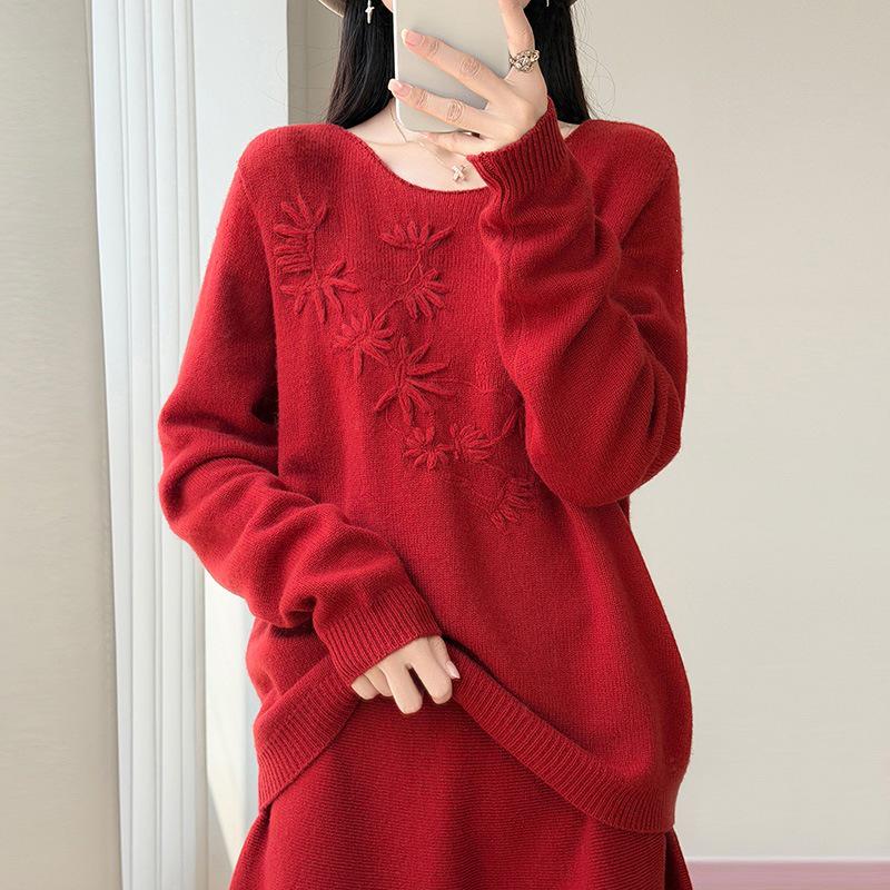 2026 Women's Hand-Embroidered Pure Wool Knitwear: Soft, Loose, Round Neck, Long Sleeve Sweater for Autumn/Winter