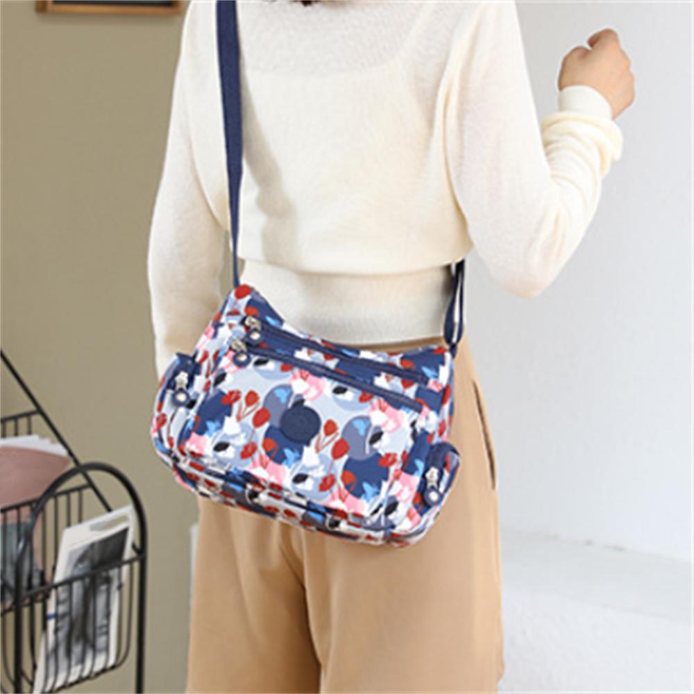 New Fashion Shoulder Bag Large Capacity Daily Versatile Messenger Bag Nylon Casual Cosmetic Bag