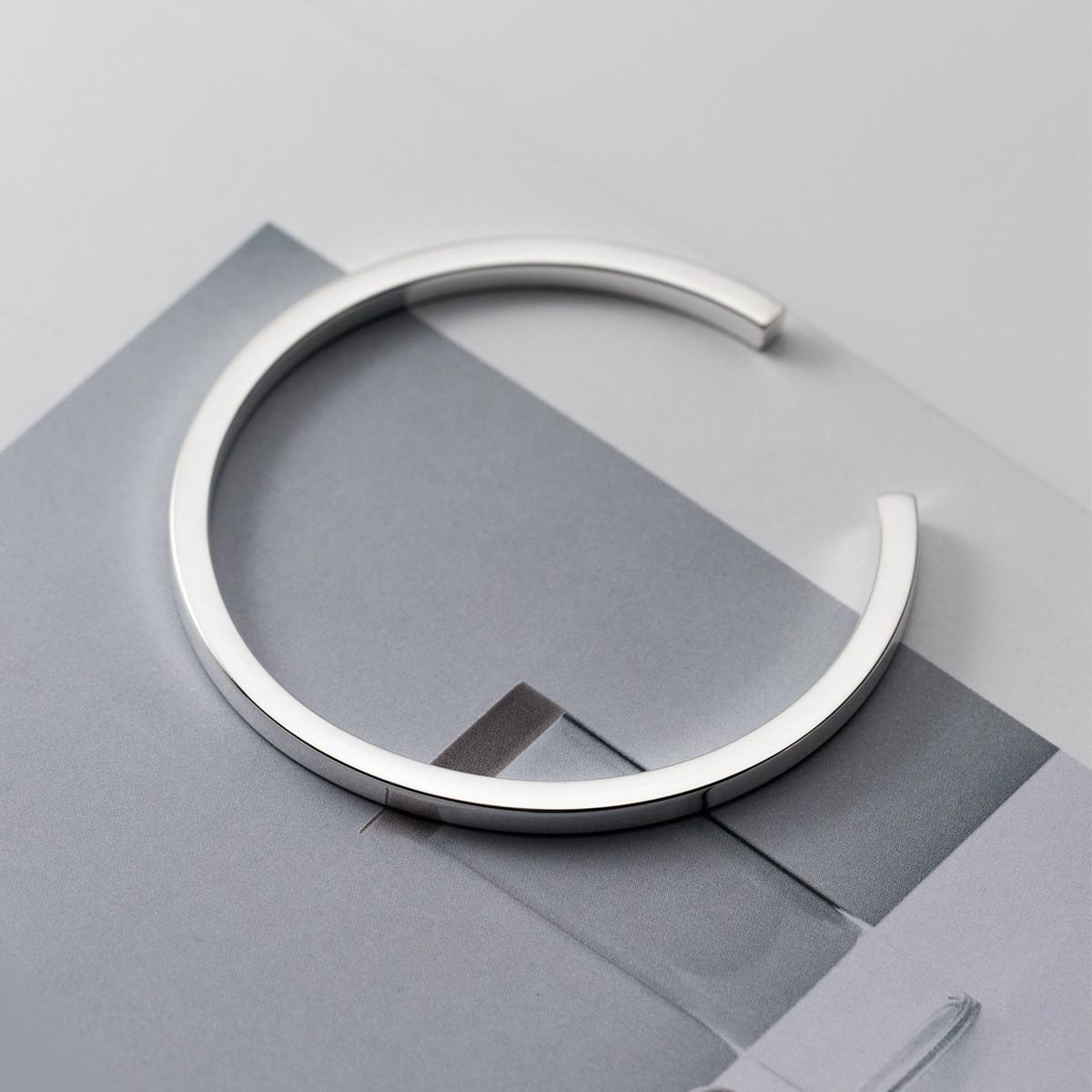 Trendy Women s Simple Aperture Bracelet - Fashionable  Stylish
