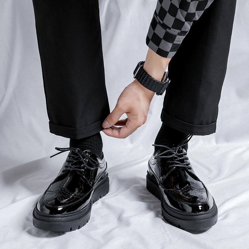 Glossy Leather Men Sneakers Fashion Upscale Luxury Casual Board Shoes Black Brogues Lace Up Casual Shoes Flats Zapatillas Hombre