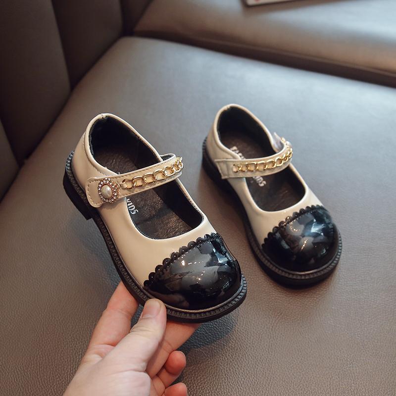 2024 New Girls Leather Shoes Versatile Chains Pearls Shallow Children Shallow Loafers Kids Shoes Soft Breatheable Cool Glossy PU
