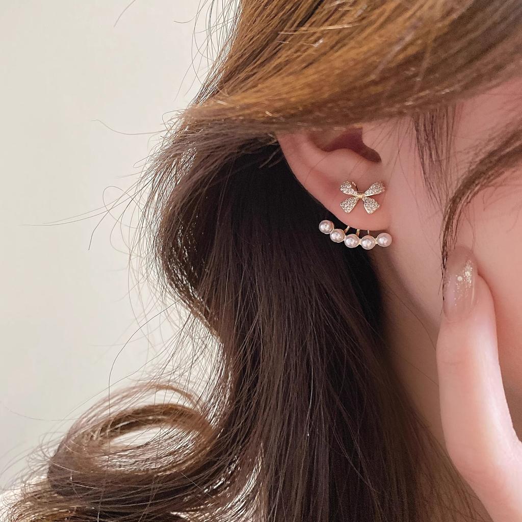 A two-tie pearl stud earrings for women's niche design sterling silver earrings, new popular earrings.