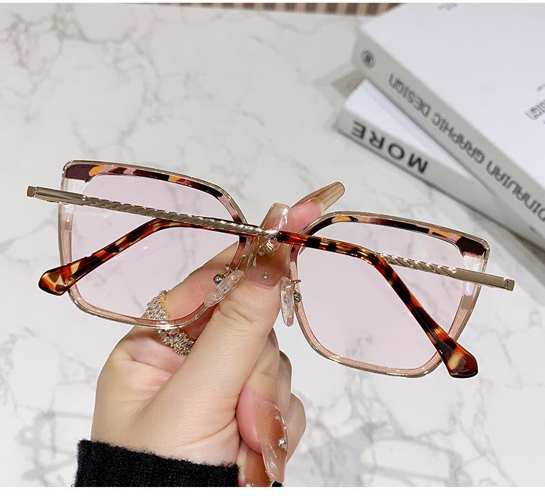 Trendy Anti-Blue Light Eyeglass Frames - Photochromic Makeup Glasses for Students & Internet Celebrities