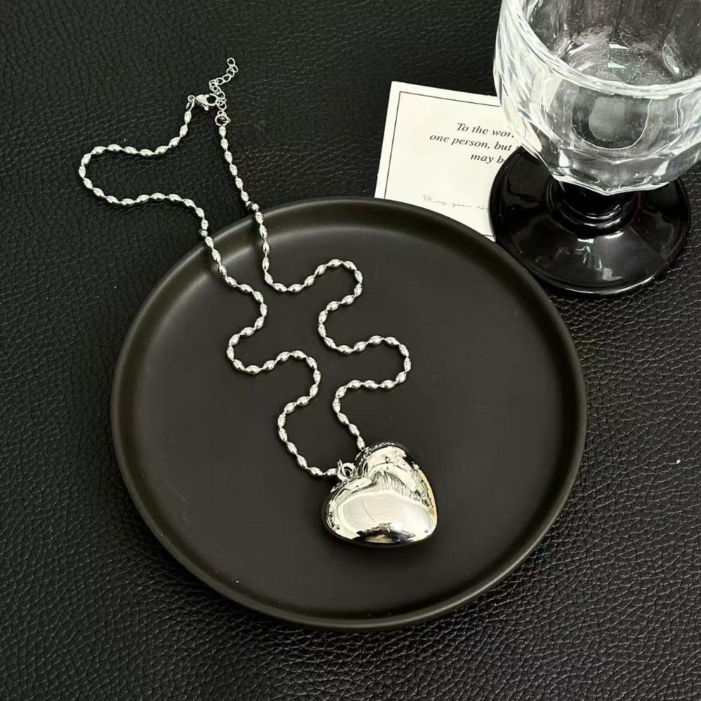 Exaggerated Personality Sliver Color Stereo Bright Surface Heart Shape Pendant Necklace for Women Korean Simple Jewelry Gifts