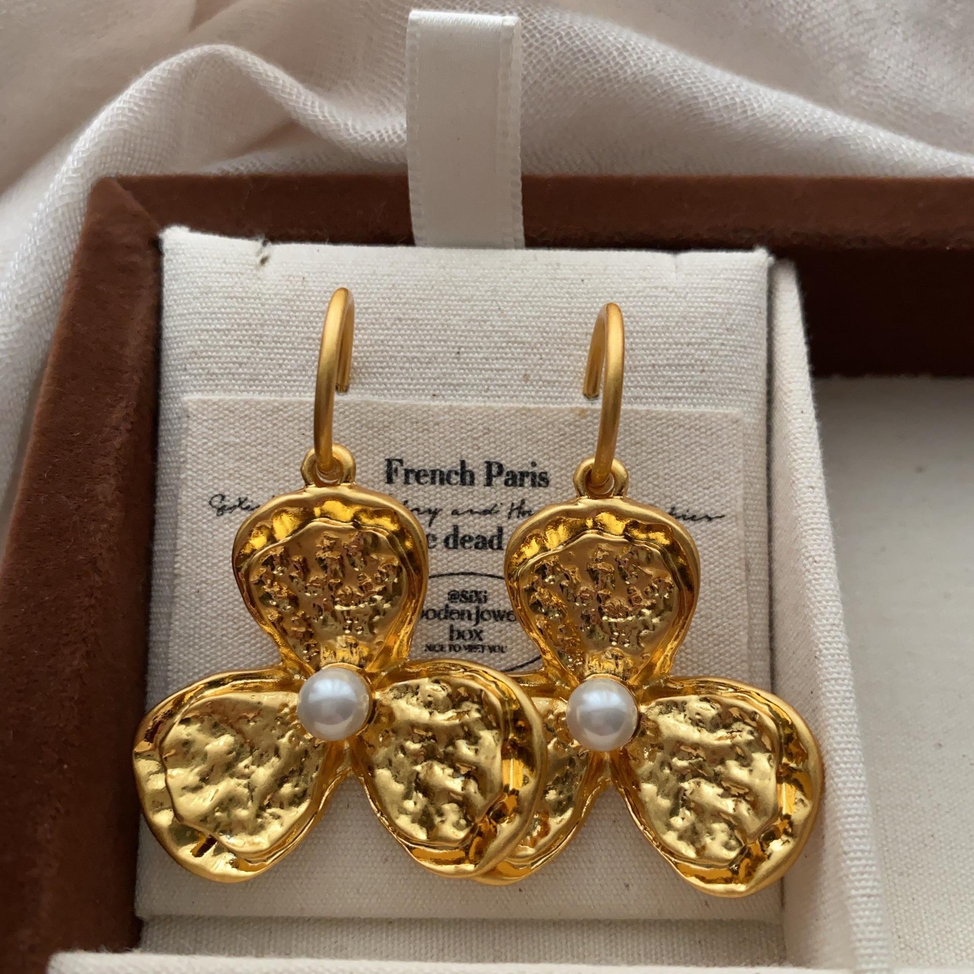 Customized clover earrings, earrings, cold example temperament, simple retro and exquisite