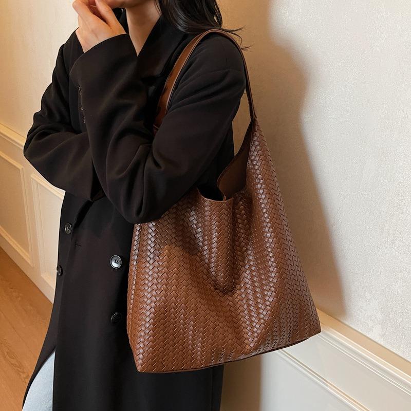 Retro Fashion Tote Bag Women's Commuter Armpit Bag New Autumn Versatile Shoulder Bag