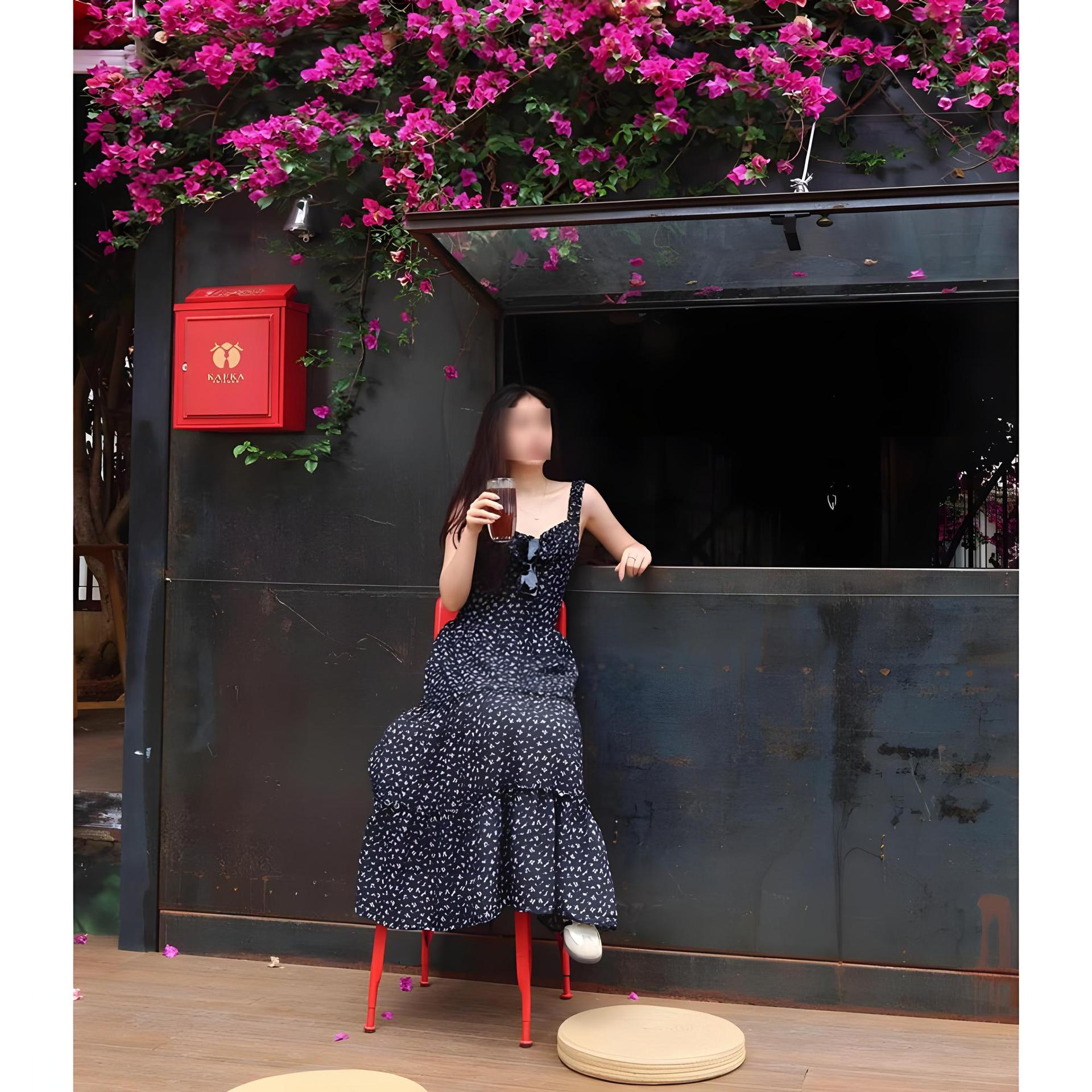 

Цветочная кружевная вставка, юбка на бретелях, завышенная талия, тонкий силуэт, длинная юбка, женская летняя новинка, повседневный темперамент XL- (recommended 110-60kg)