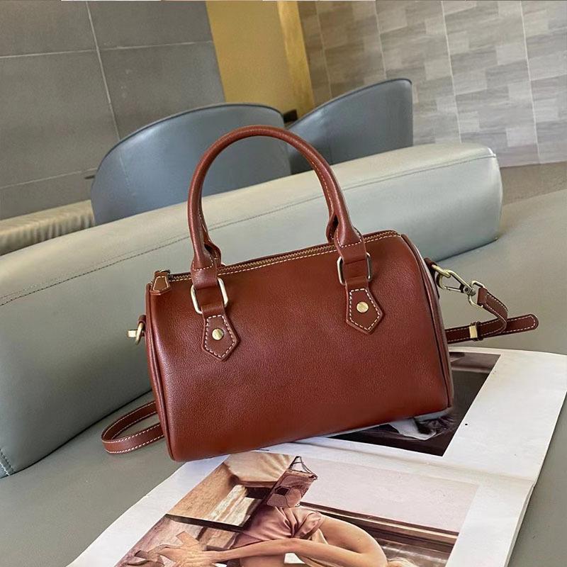 

Новая Сумка-подушка из натуральной кожи черного цвета, модная, для поездок на работу, универсальная, ручная, женская, повседневная, корейская версия, сумка через плечо