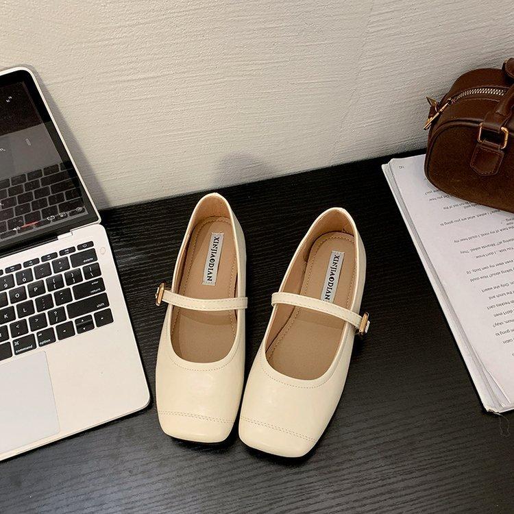 Gentle square head flat sole shoes women's 2025 new spring and autumn retro brown evening breeze with skirt Mary Jane shoes
