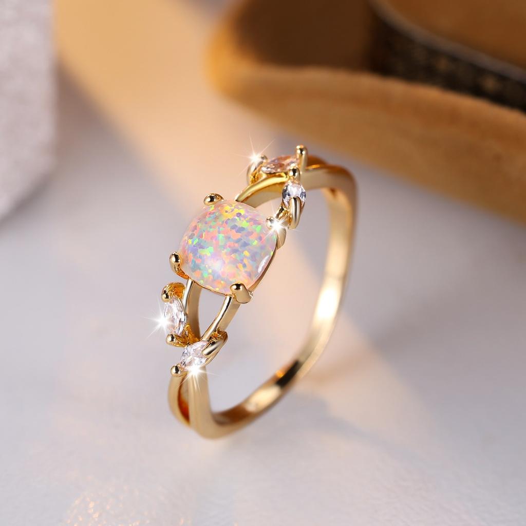 Popular Champagne Gold Square White Edged Horse Eye Ring Simple and Light Luxury