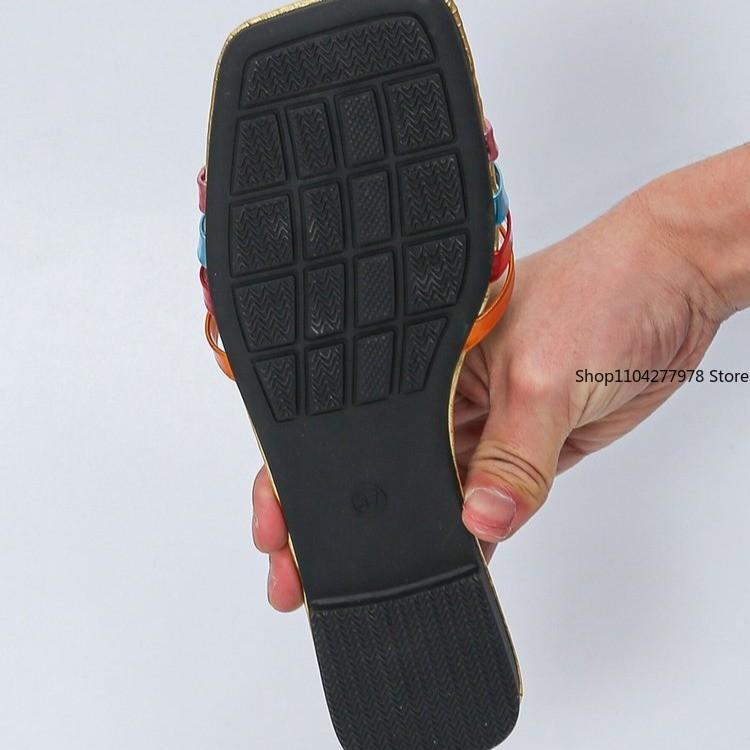 Pantoufles Femme Tendance 2025 Nouvelles Diapositives d'Été Pantoufles Plates Femme Sandale de Luxe Chaussures de Créateur Dames Extérieur Plage Zapatos De Mujer