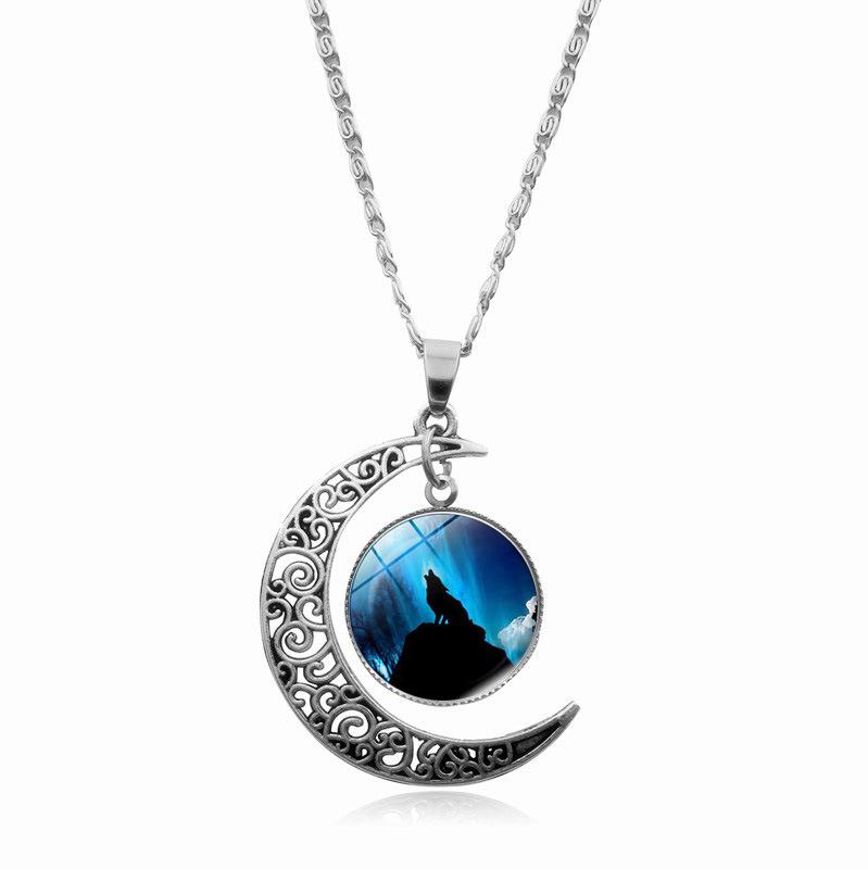 Howling Wolf Moon Time Gemstone Pendant Necklace Women's Versatile Collarbone Chain Accessory