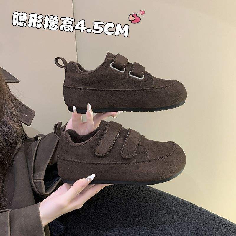 thick-soled velvet board shoes women's bread shoes 2025 winter new versatile Velcro casual sports thermal cotton shoes